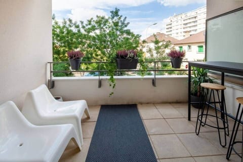 Balcony image 1
