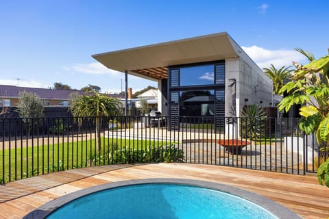 Outdoor Entertaining, Pool, Fire Pit, BBQ