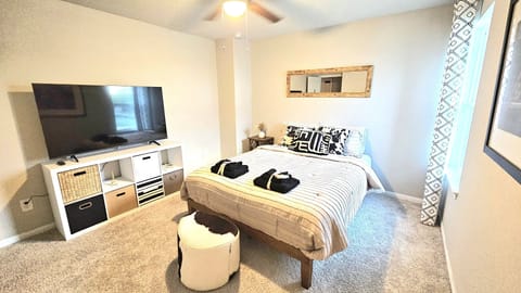 Spacious private room with coded lock entry, queen bed and Smart TV