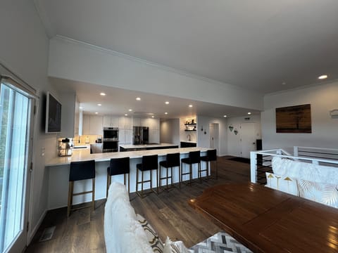 6 barstools for seating 