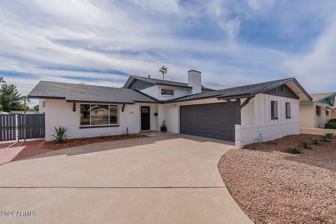 Fully Remodeled 4BD/2BA House
