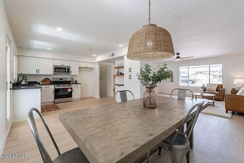 Dining Table (seats 6)