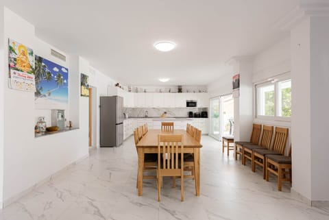 21d838f8 e807 4b8d 8065 112f1d00d255