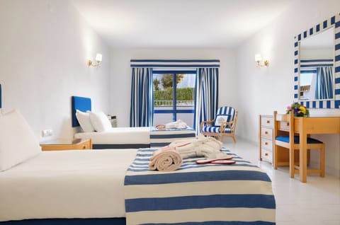 Bedroom. Exact unit will be assigned upon arrival. Views, colors and decor may vary.