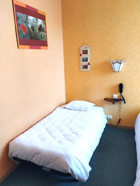 Unit with 1 double bed and 1 twin bed