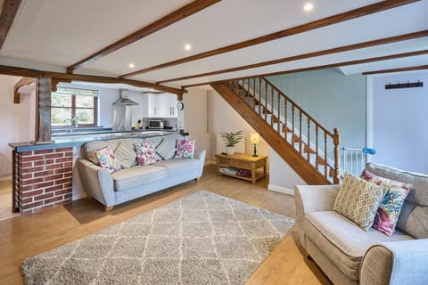 Coombe Cottage, Knowstone - Host & Stay