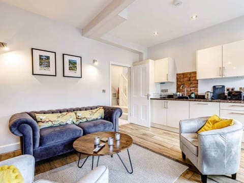 Modern, Fully Equipped Kitchen