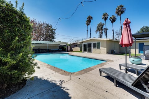 Lakeside Vacation Rental | 4BR | 4BA | 2,000 Sq Ft | 1 Step Required