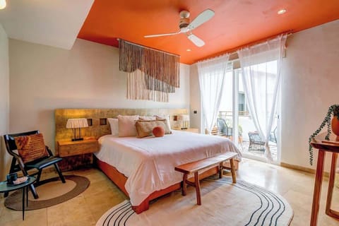 Main Bedroom king size.

A spacious, comfortable room with a king-size bed, perfect for a relaxing stay.
