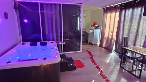 Indoor spa tub