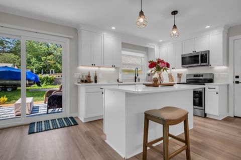Bright kitchen with a view to the backyard