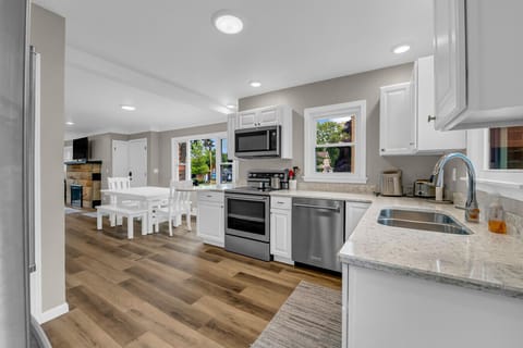 Open flow from kitchen to living