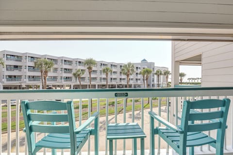 Galveston Vacation Rental | 1BR | 1BA | 462 Sq Ft | Step-Free Entry