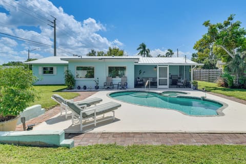 Bradenton Vacation Rental | 3BR | 2BA | 1,559 Sq Ft | 1 Step Required