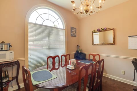 Dining Area | Dishware/Flatware