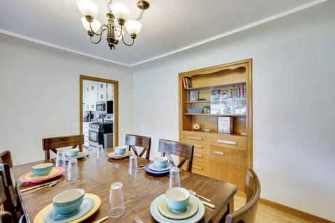 Multiple Dining Areas | Dishware/Flatware