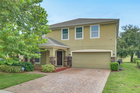 Exterior | Parking | Driveway (2 Vehicles)