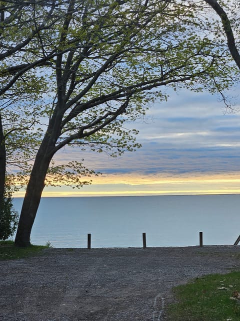 Beach access with Parking 2 streets over.