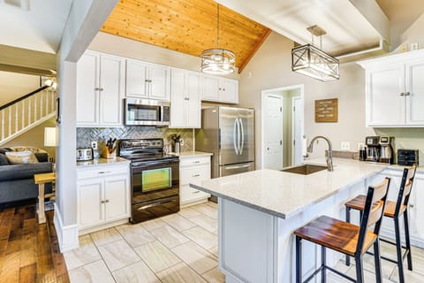 Kitchen | Dual Drip & Pod Coffee Maker | Toaster | Blender | 1st Floor