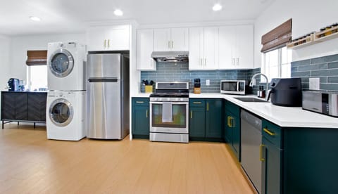 Honestly, this kitchen feels like home but sleeker. #travelSGV