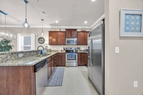 Fully stocked kitchen to cook delicious meals on vacation!