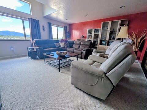Large living room: seating for 6, a smart TV & an amazing view of the mountains.