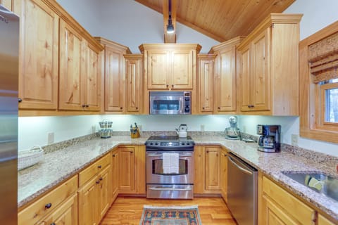 Kitchen | Upper Level | Cooking Basics | Drip & Keurig Coffee Makers | Toaster
