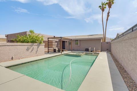 Palm Desert Vacation Rental | 2BR | 2BA | 1,938 Sq Ft | Small Step to Enter