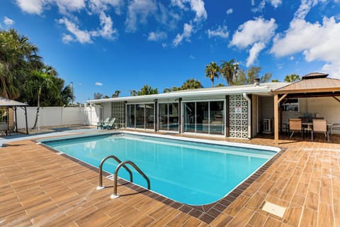 Bradenton Vacation Rental | 3BR | 3BA | 1 Small Step to Enter | 2,050 Sq Ft