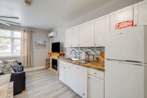 Kitchenette | Microwave | Keurig | Dishwasher