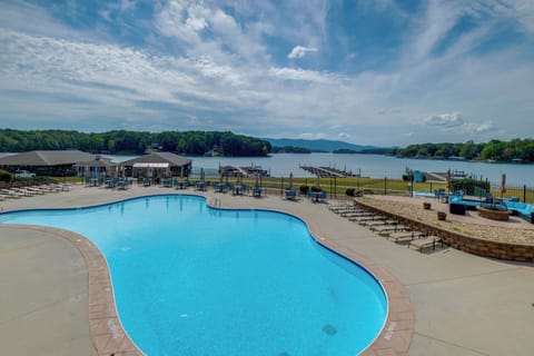 Mariners Landing | Outdoor Pool