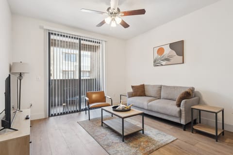 CozySuites Glendale  - Westgate w/ pool! 18