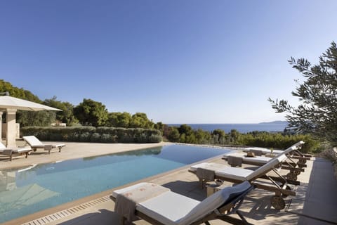 Spellbinding views out to sea from Villa Marlina's zero-edge pool.
