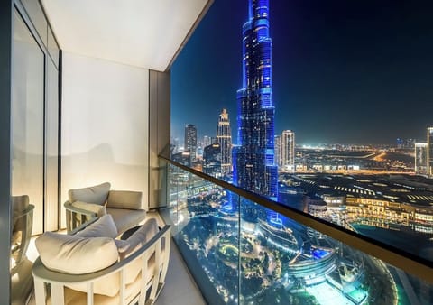 Iconic Burj Khalifa Night View & Lounge.