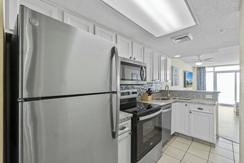 All modern appliances to make meal preparation a breeze.