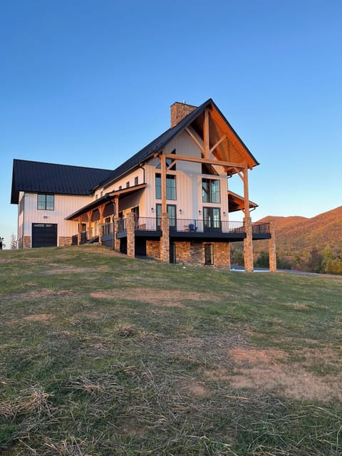 Meridian Farmstead blends the comforts of a mountain lodge with a farmhouse vibe
