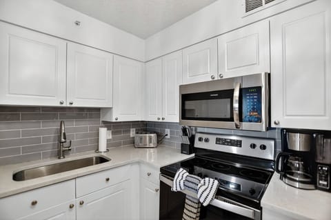 Kitchen - Breakfast Bar and New Appliances