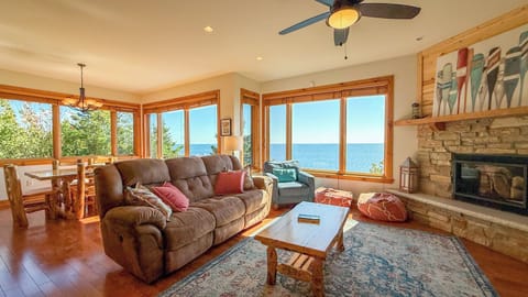Windsong 608 is a 3-bedroom, 2-bathroom townhome cottage in Beaver Bay, Minnesota.