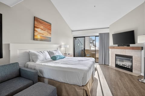 Indoors, Screen, Lamp, TV, Cushion