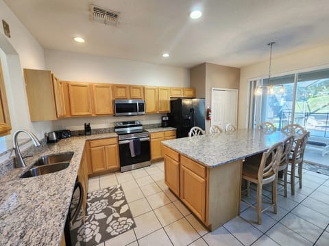 large open Kitchen, Granite Counters