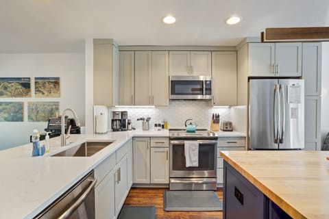 Updated fully equipped kitchen welcomes you to your home in beautiful Keystone Colorado