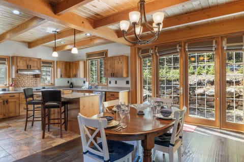 Spacious kitchen - offers tons of counter space, a walk-in pantry, stainless steel appliances, walk-out access to the back porch and propane barbecue grill, and hightop seating for two at the kitchen island.