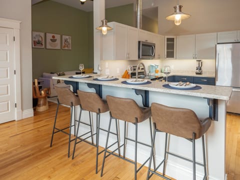 Enjoy your meals at our stylish kitchen bar