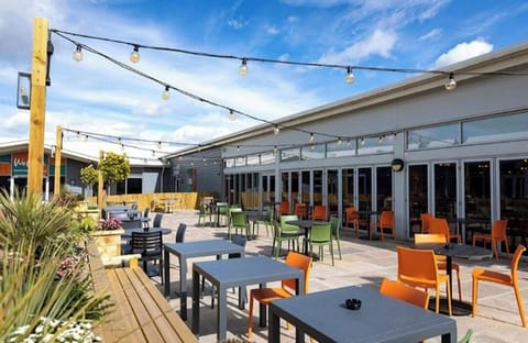 Front bar/ 5 minute walk 