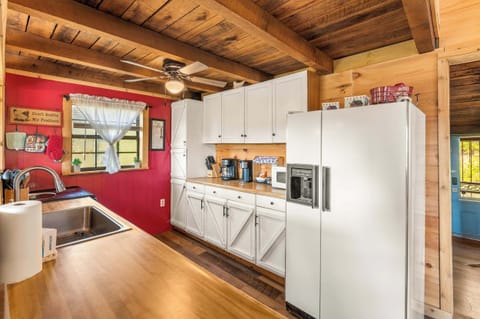 Fully stocked kitchen with farmhouse character