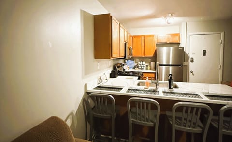 Full Kitchen w/ Dining Area