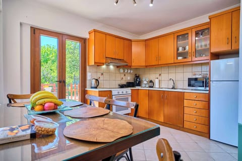 Fully equipped kitchen with everything you might need