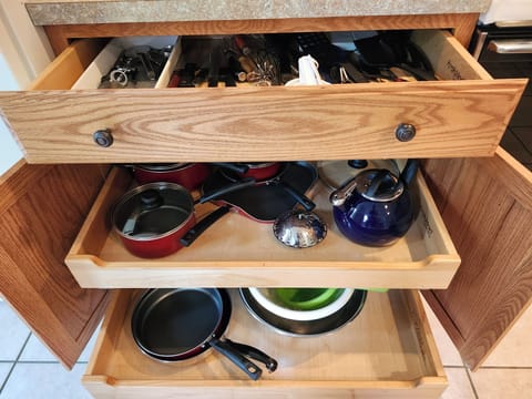 Kitchen cooking supplies provided