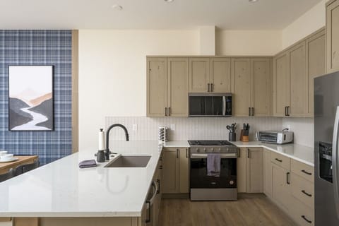 Fully equipped kitchen with bar seating