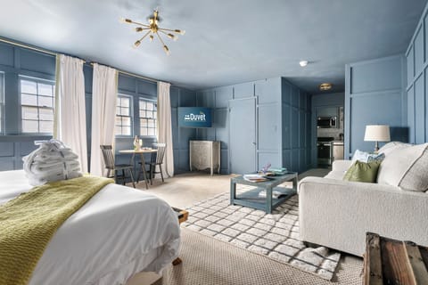 Blue Bayou | Quiet | Private Parking!